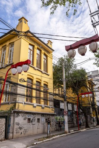 05AT352
