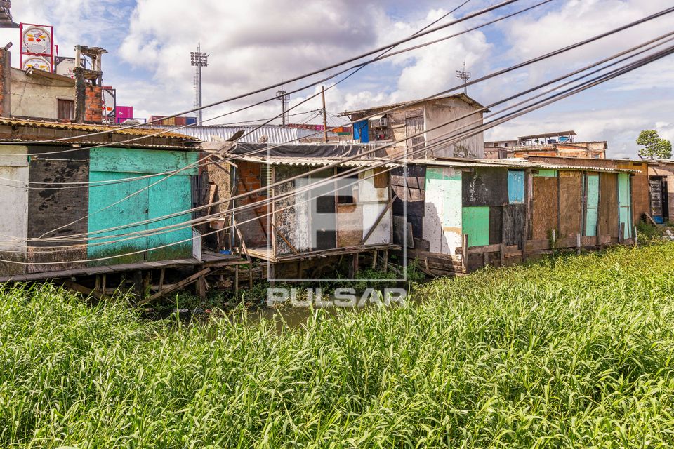  Barracos sobre o Rio Furado na Comunidade Alemoa
