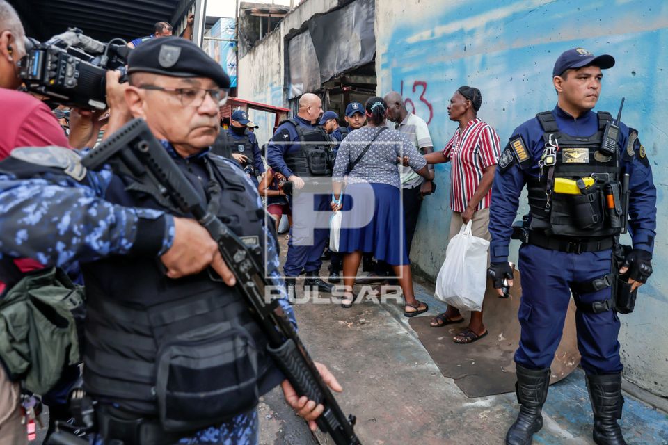 Confronto entre a Guarda Municipal e imigrantes haitianos durante retirada dos ambulantes do centro