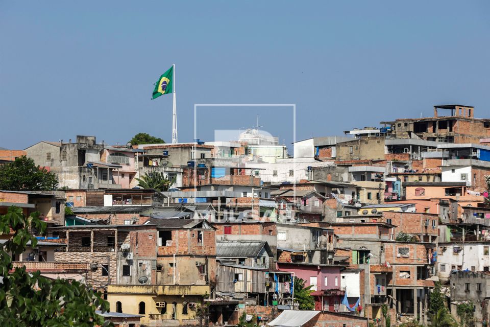 Moradias de palafitas no bairro do Educandos