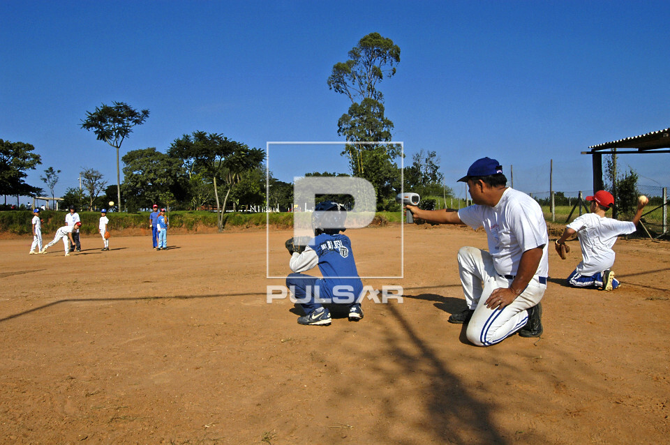 Comunidade japonesa jogando baseball em Campinas 
