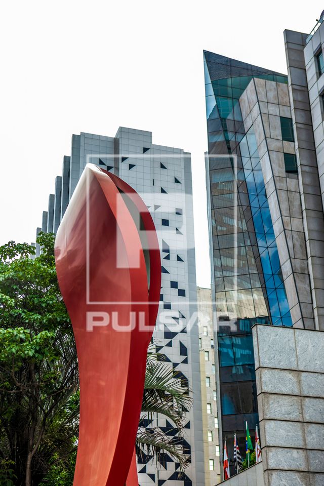 Escultura da artista Tomie Ohtake na Avenida Paulista