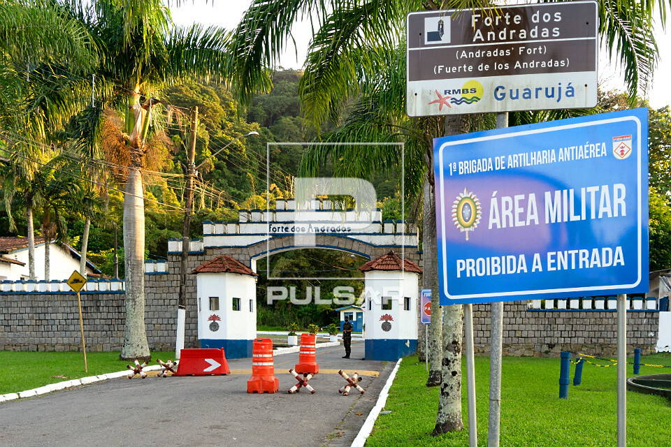 Entrada para o Forte dos Andradas situado no morro do Monduba - bairro Jardim Guaiuba - 