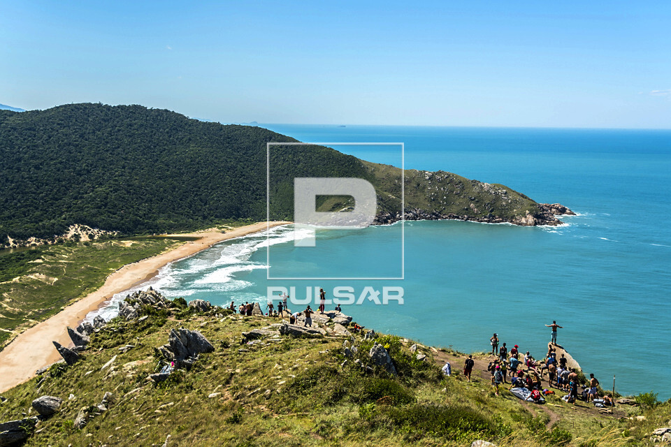 Vista de cima do Morro da Coroa e Praia da Lagoinha do Leste - Parque Municipal da Lagoinha do Leste - 