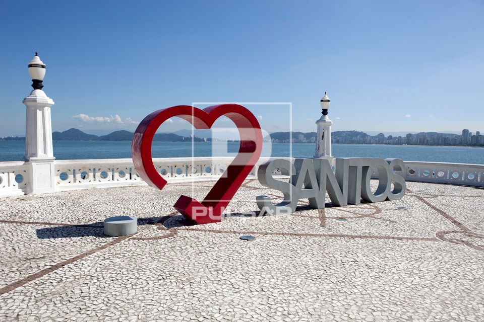 Letreiro Eu Amo Santos na Ponta da Praia 