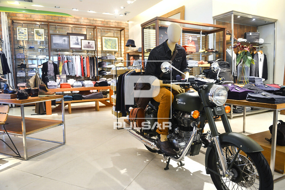 Vista interna de boutique em shopping center no bairro Leblon - zona sul