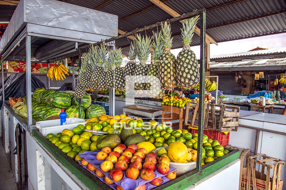 Venda de frutas no Mercado Municipal da Guarita
