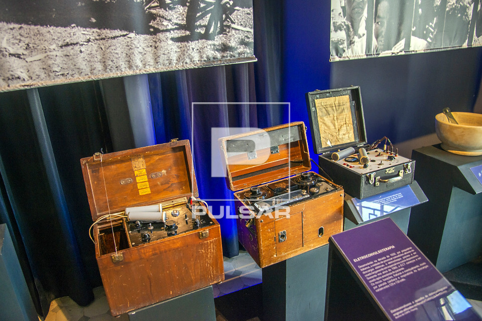 Aparelhos De Eletroconvulsoterapia Eletrochoque Em Exposi o No Museu