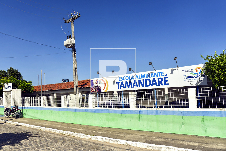 Fachada da escola Almirante Tamandaré | Pulsar Imagens | Banco imagens ...