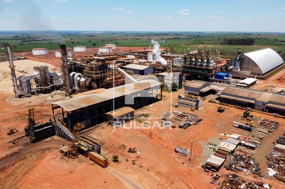 Vista de drone de usina sucroalcooleira