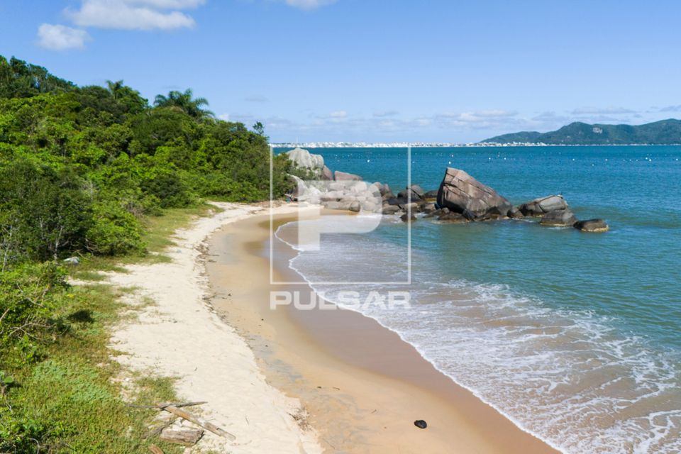 Vista de drone da Praia do Cardoso - Parque Natural Municipal Costeira de Zimbros