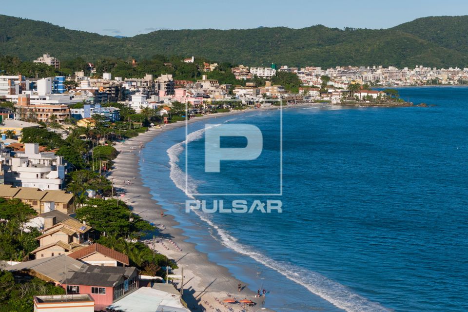 Vista de drone da Praia de Bombinhas