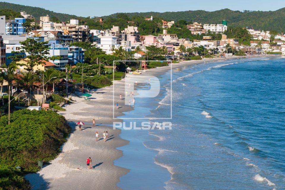 Vista de drone da Praia de Bombinhas
