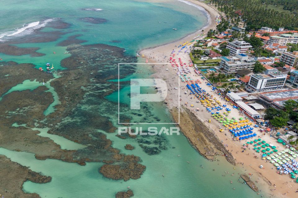Vista de drone de piscinas naturais da Praia de Porto de Galinhas