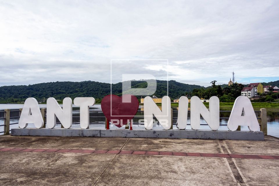 Letreiro de Eu Amo Antonina no Trapiche Municipal