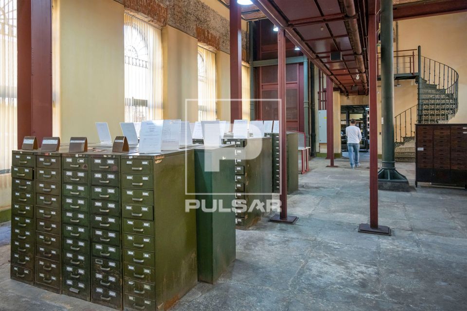 Vista interna da sala de pesquisa e arquivos do Arquivo Nacional