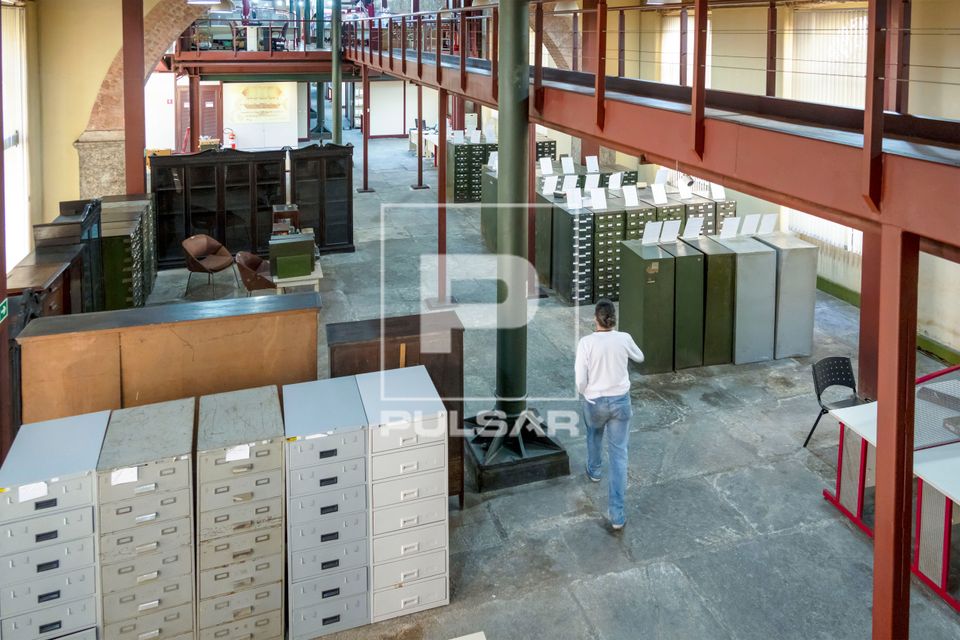 Vista interna da sala de pesquisa e arquivos do Arquivo Nacional