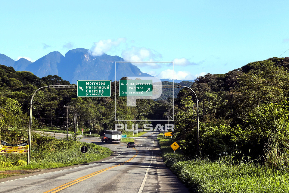 Rodovia PR-408 no entroncamento com PR-410 Estrada da Graciosa - 