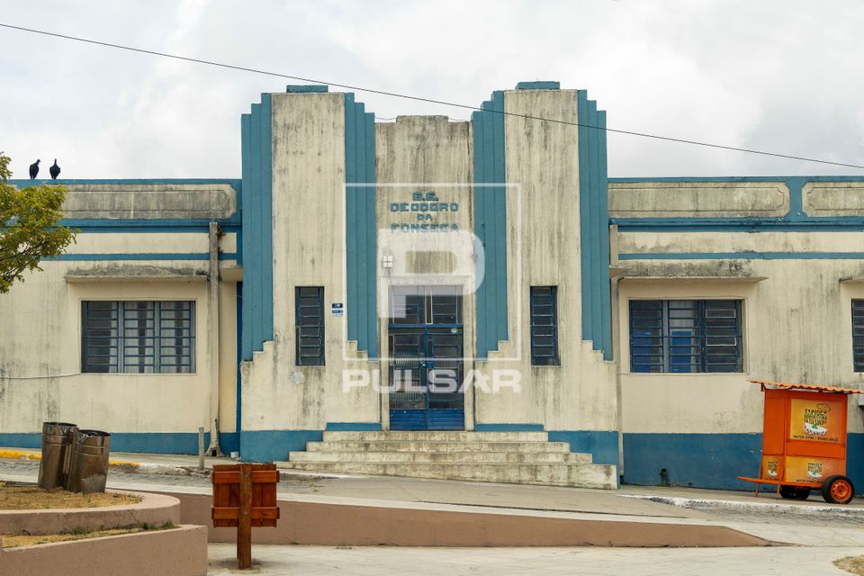 Fachada da Escola Estadual Deodoro da Fonseca