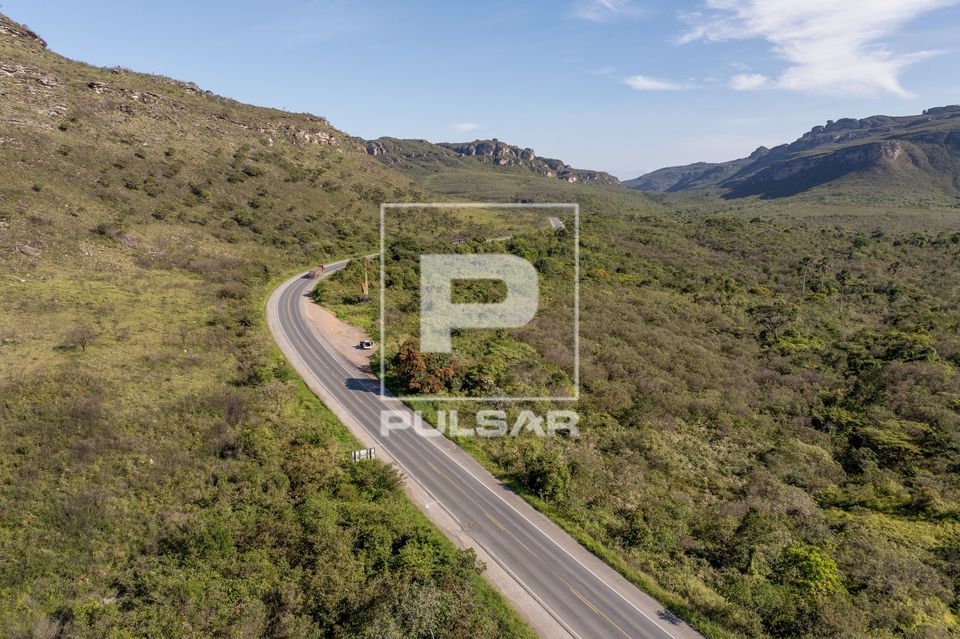 Vista de drone da rodovia BR-242 