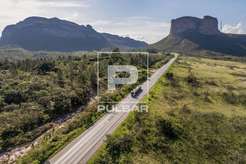 Vista de drone da rodovia BR-242 