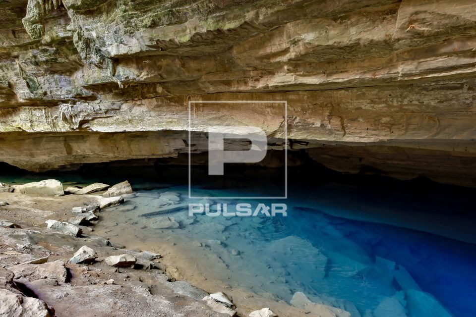 Gruta Azul na Fazenda Pratinha no limite com o Parque Nacional da Chapada Diamantina