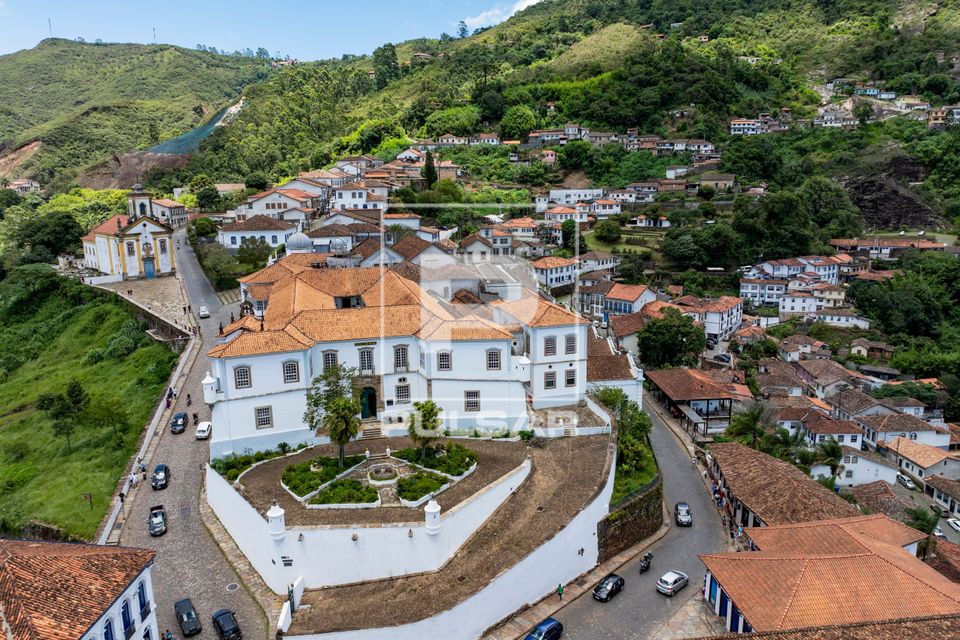 Vista de drone do Museu de Ciência e Técnica da Escola de Minas - instalado no antigo Palácio dos Governado