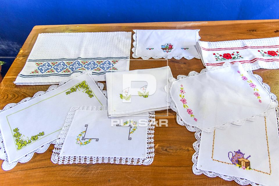 Bordados feitos por costureiras do Centro de Artesanato Municipal