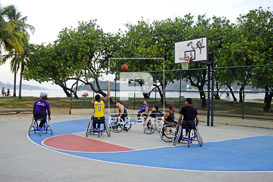 Cadeirantes jogando basquete no Aterro do Flamengo 