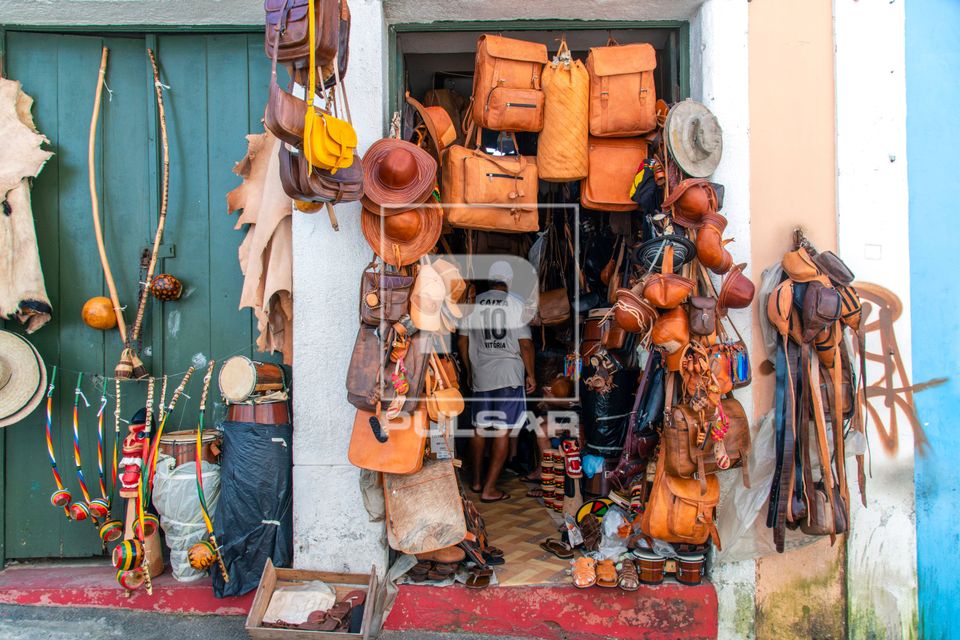 Loja de produtos em couro na Rua das Portas do Carmo - bairro Pelourinho