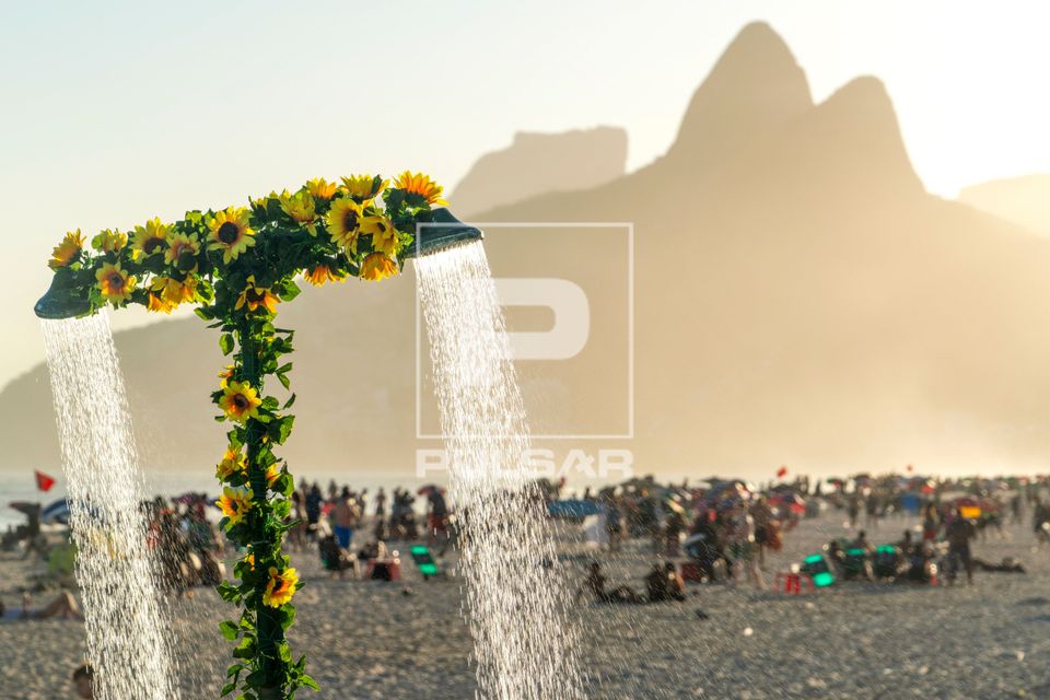 Chuveiros na orla da Praia de Ipanema