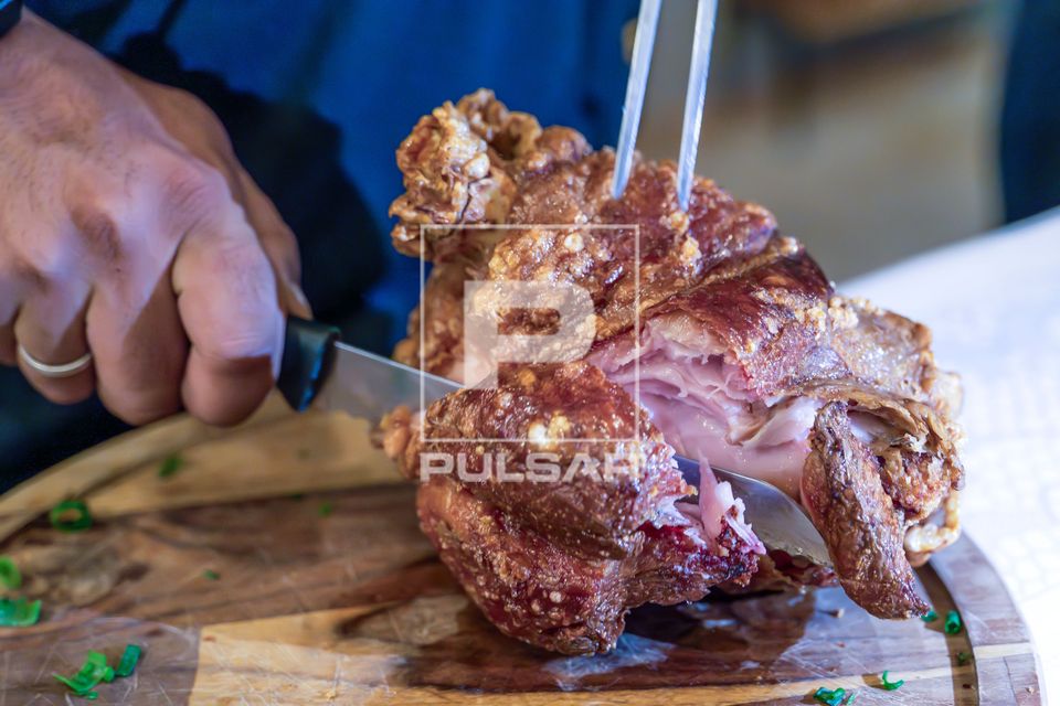 Joelho de Porco servido em cervejaria da cidade