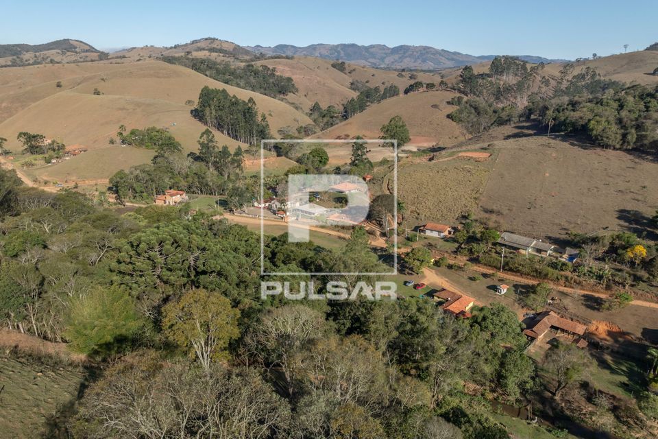 Vista de drone de vilarejo do bairro do Paiol - distrito Campos de Cunha