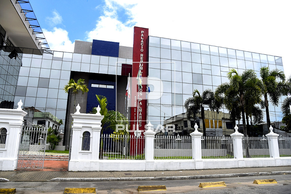 Fachada do Palácio República dos Palmares - Sede do Governo do Estado ...