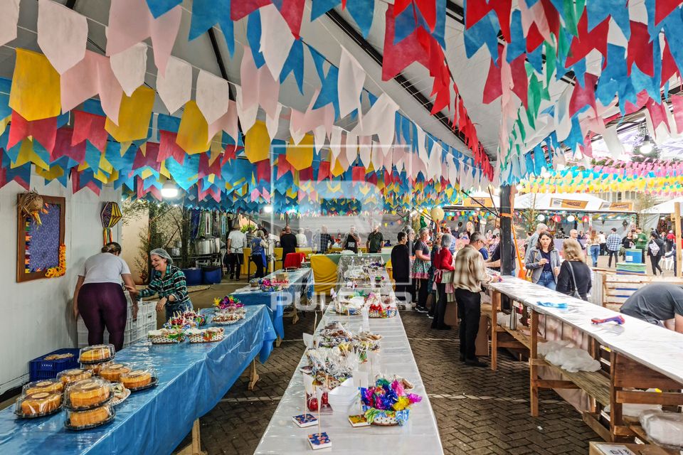 Barraca de doces na festa junina da Paróquia Nossa Senhora Auxiliadora