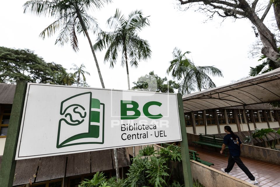 Placa da Biblioteca Central da UEL - Universidade Estadual de Londrina