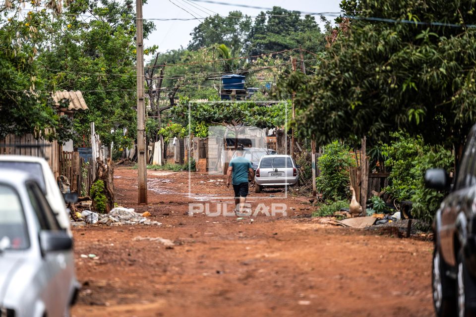 Rua de terra no Assentamento Aparecidinha