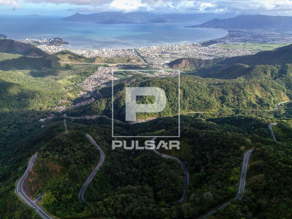 SP-099 Rodovia dos Tamoios no trecho da Serra do Mar - Caraguatatuba ao fundo