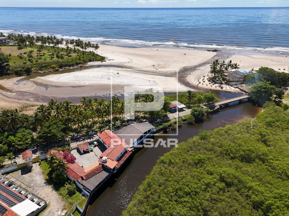 Vista de drone da foz do Rio Cururupe desaguando na Praia do Cururupe