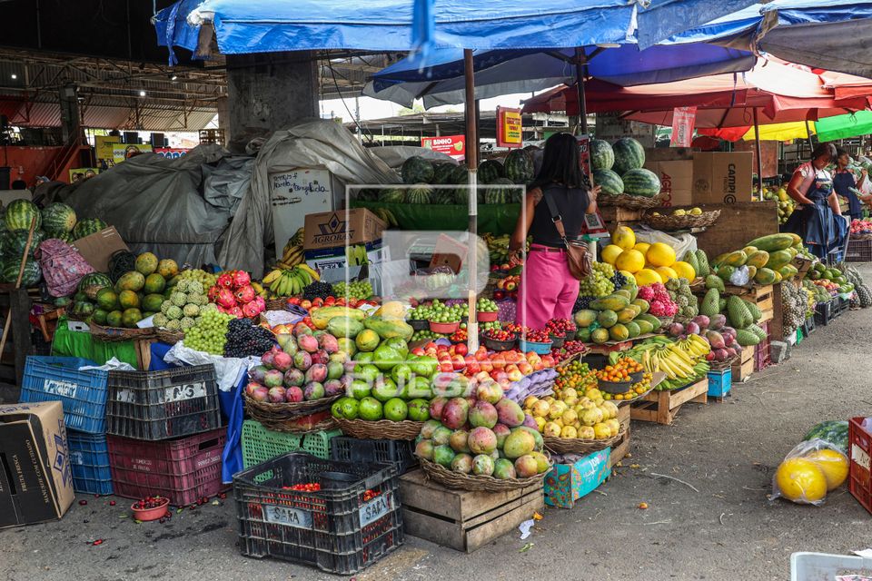 Feira livre permanente no centro da cidade