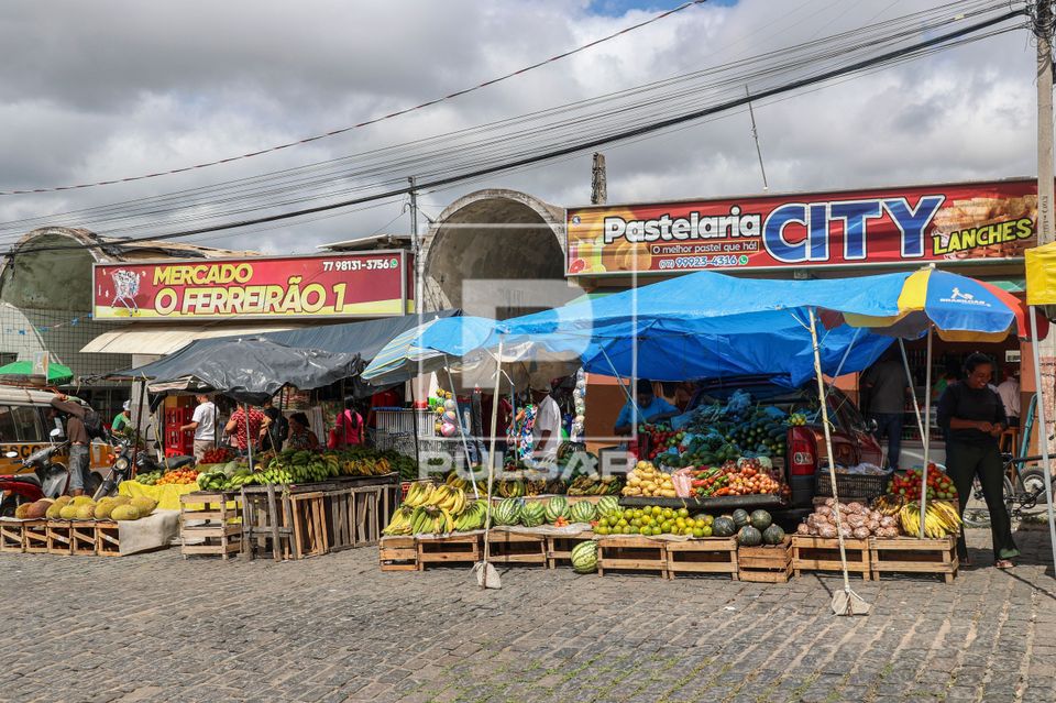 Feira livre permanente no centro da cidade