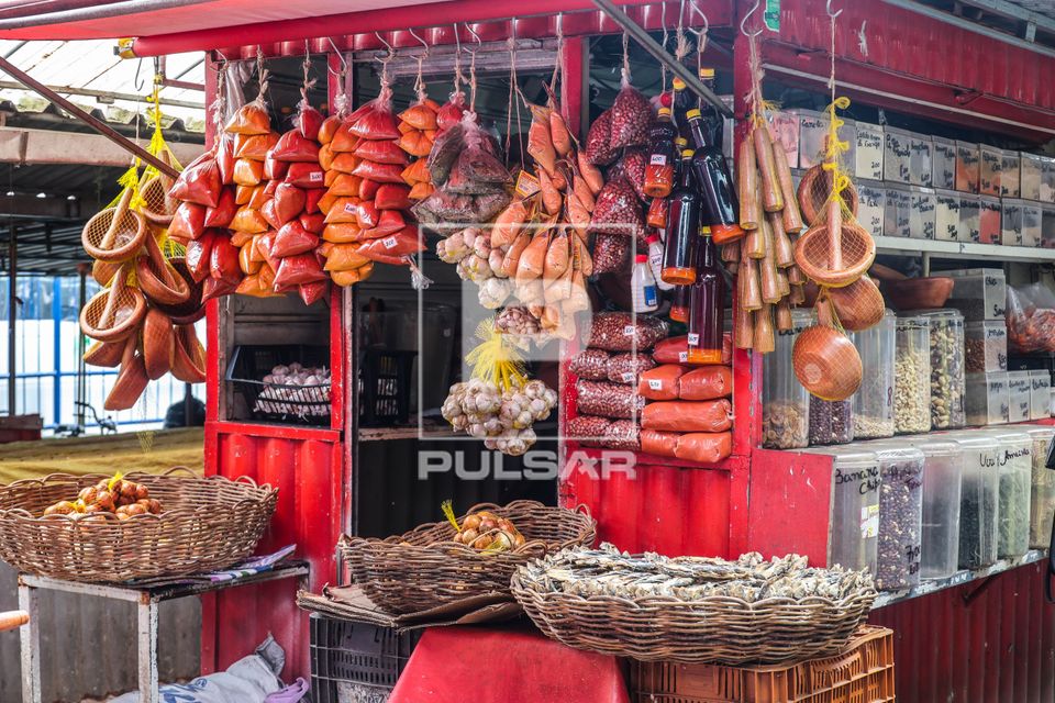 Venda de temperos em box do mercado municipal