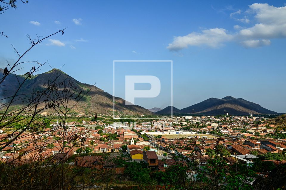 Vista da cidade situada num vale da Serra de Uruburetama