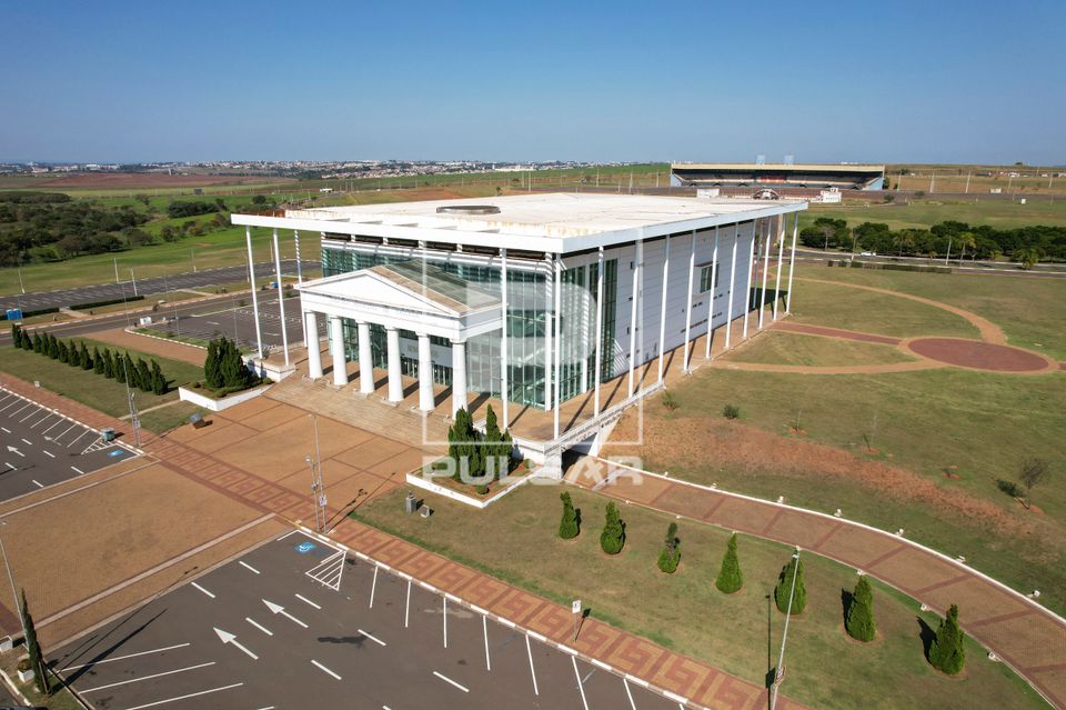 Vista de drone do Teatro Municipal no Parque Brasil 500
