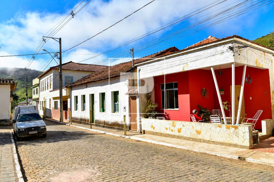 Construções antigas no Largo do Rosário - centro da cidade - Circuito Turístico Serras de Ibitipoca