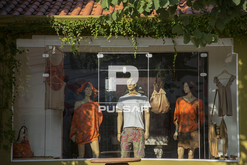 Vitrine de loja de roupas na Rua Harmonia - Vila Madalena
