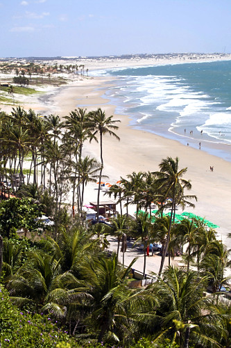 Vista da Praia de Lagoinha com dunas ao fundo