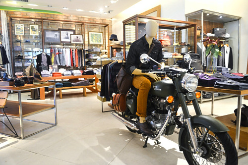 Vista interna de boutique em shopping center no bairro Leblon - zona sul