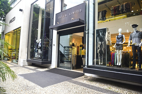 Vitrine de loja de rua no bairro de Ipanema - zona sul