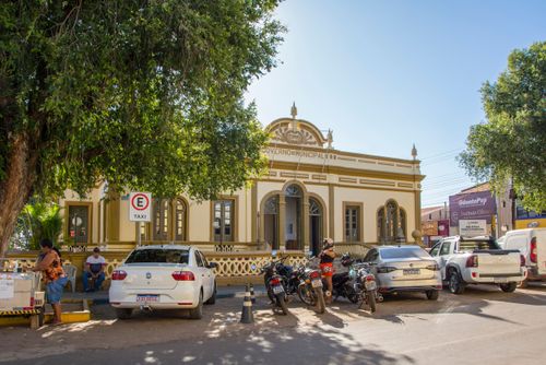 Biblioteca Pública Municipal e Centro Cultural instalado na antiga sede da Prefeitura Municipal - centro hist